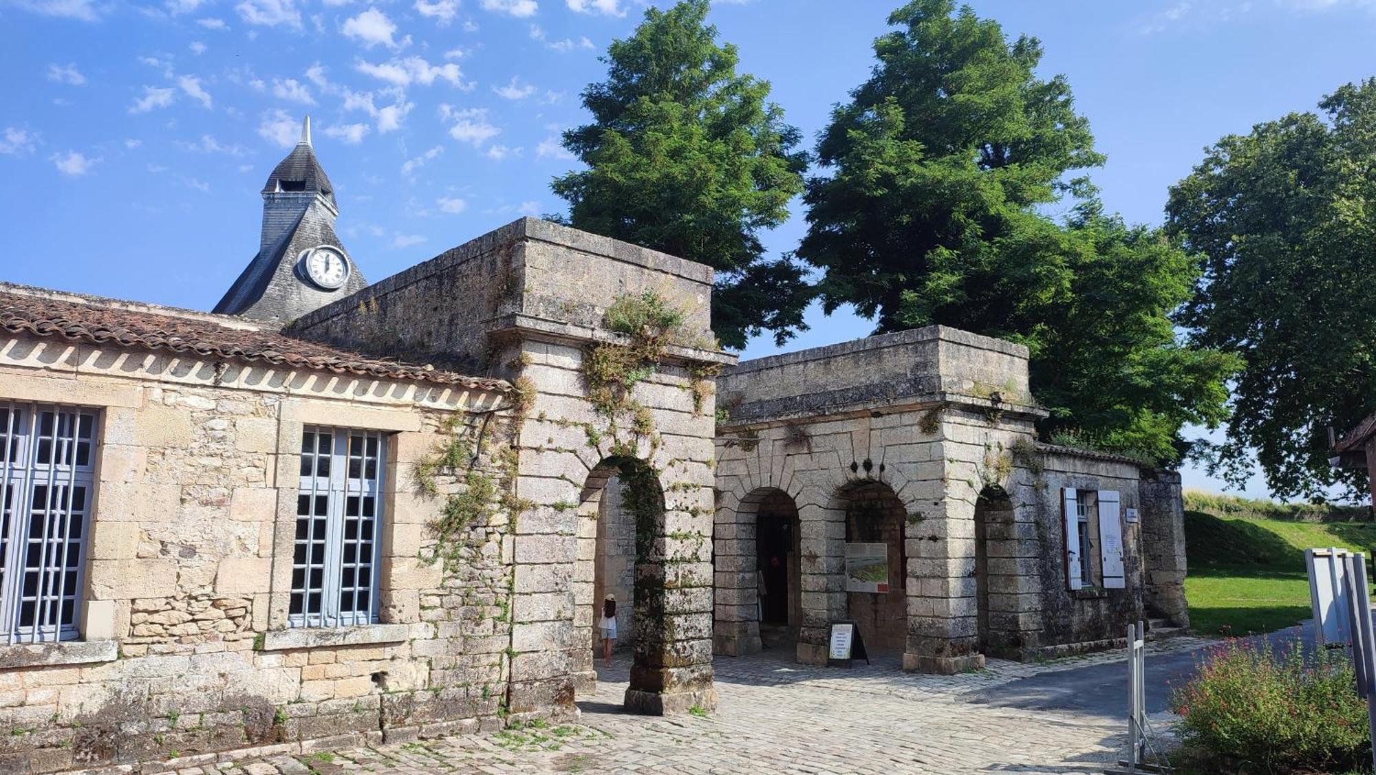 Maison Charmeilles - La Suite Pomerol Fronsac  Exteriör bild